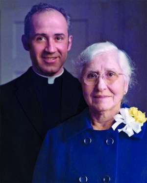 La madre del obispo copia e1274451061193 Potencia la vida: La historia de la madre del Obispo
