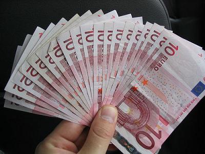 euros1 Católicas por el derecho a Decidir (Tercera Parte)   HIVOS, el dinero y el movimiento anti eclesial 