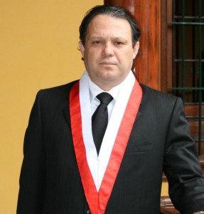 cmesia21 287x300  TC: Ministro de Salud en acto de rebeldía... y el Estado esquizofrénico