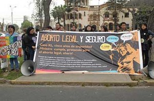 4gatos 300x198 Pelea de cuervos por el protocolo de aborto terapéutico